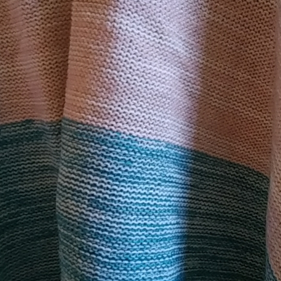 Colorblock Ruana - Picture 4 of 6